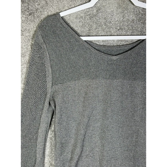 NYDJ Open Knit Ribbed Metallic Pullover Sweater Womens Size Medium V-Neck Back - Picture 12 of 16